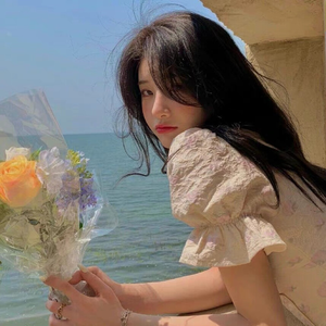 弟弟摸哥哥的小丁丁
