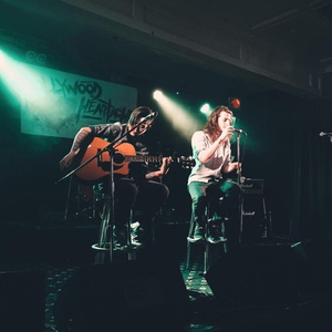 弟弟摸哥哥的小丁丁
