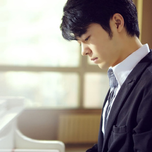 弟弟摸哥哥的小丁丁
